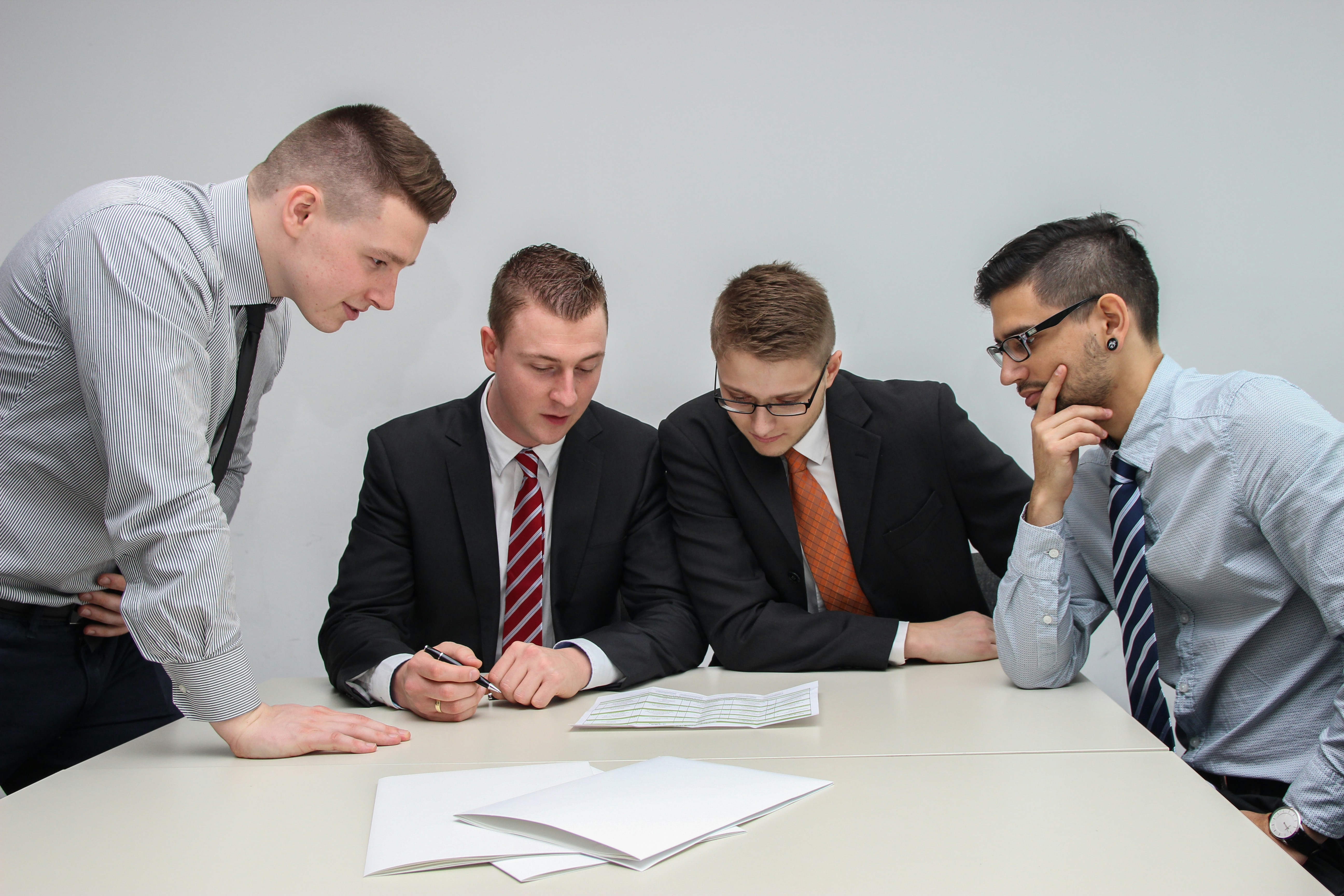 SkillIA contact and hiring manager reviewing a shortlist together